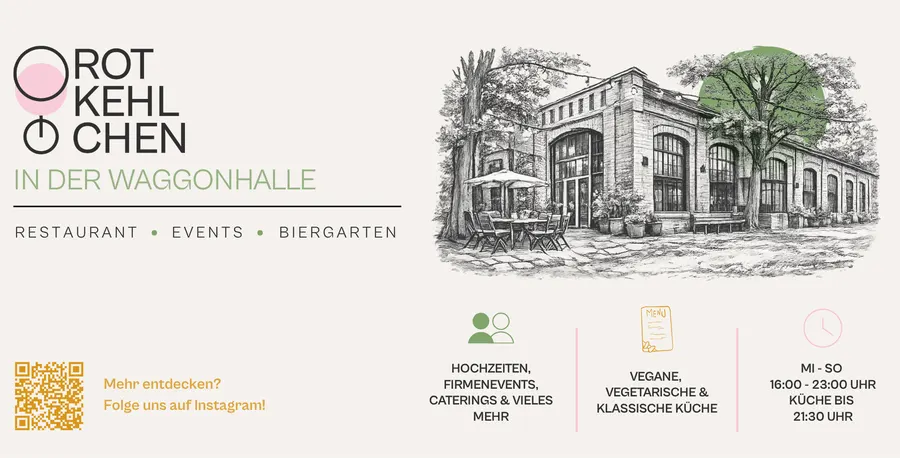Außenwerbebanner im Verhältnis 2:1: links der Logotyp „Rotkehlchen in der Waggonhalle“ und die Zeile „Restaurant · Events · Biergarten“, rechts eine Federzeichnung des Gebäudes mit Biergarten und Baum, unten drei Symbolfelder zu Feiern, Küche und Öffnungszeiten sowie ein oranger QR-Code.